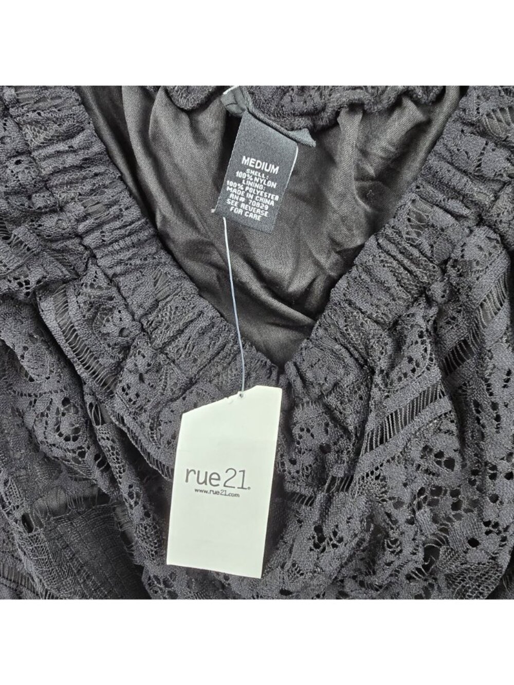 Rue21 Womens Off-The-Shoulder Black Lace Blouse Medium Fully Lined Scalloped Hem - Picture 4 of 6